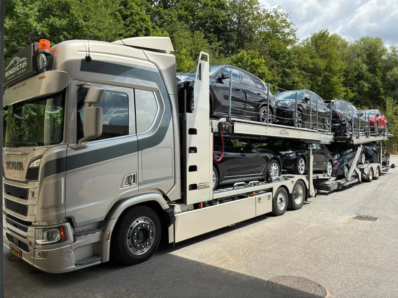Auto geladen door Benedictus Transport Harkema