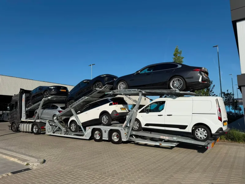 Auto geladen door Benedictus Transport Harkema