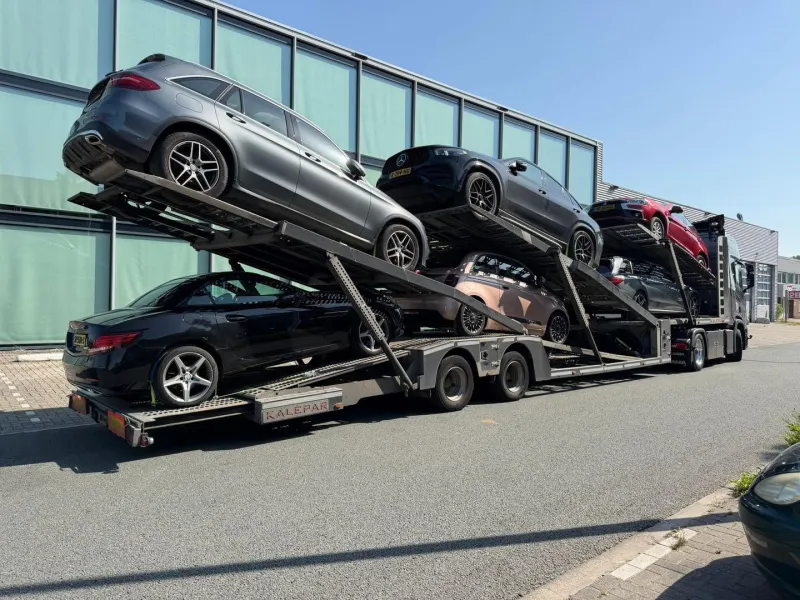 Auto geladen door Benedictus Transport Harkema