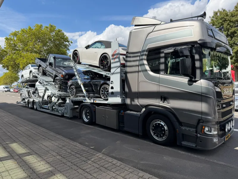 Auto geladen door Benedictus Transport Harkema