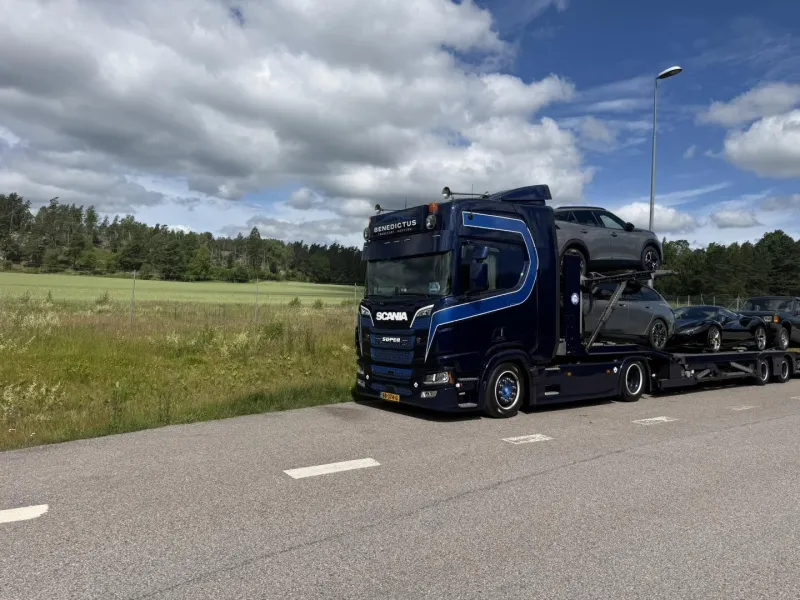 Auto geladen door Benedictus Transport Harkema