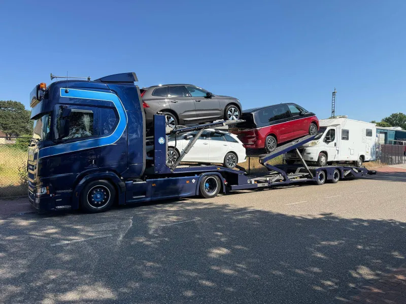 Auto geladen door Benedictus Transport Harkema