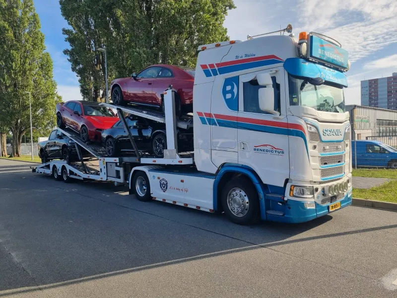 Auto geladen door Benedictus Transport Harkema