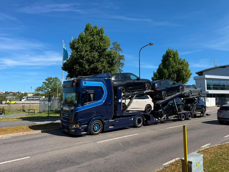 Auto geladen door Benedictus Transport Harkema