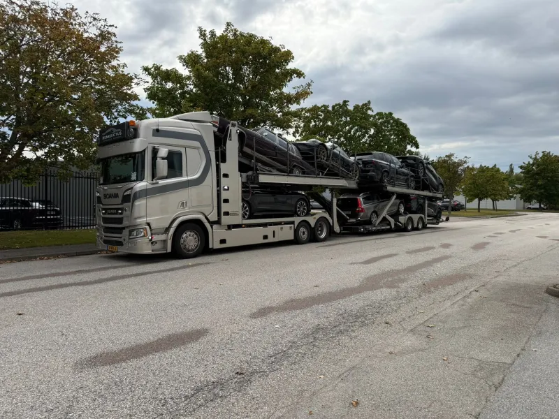 Auto geladen door Benedictus Transport Harkema