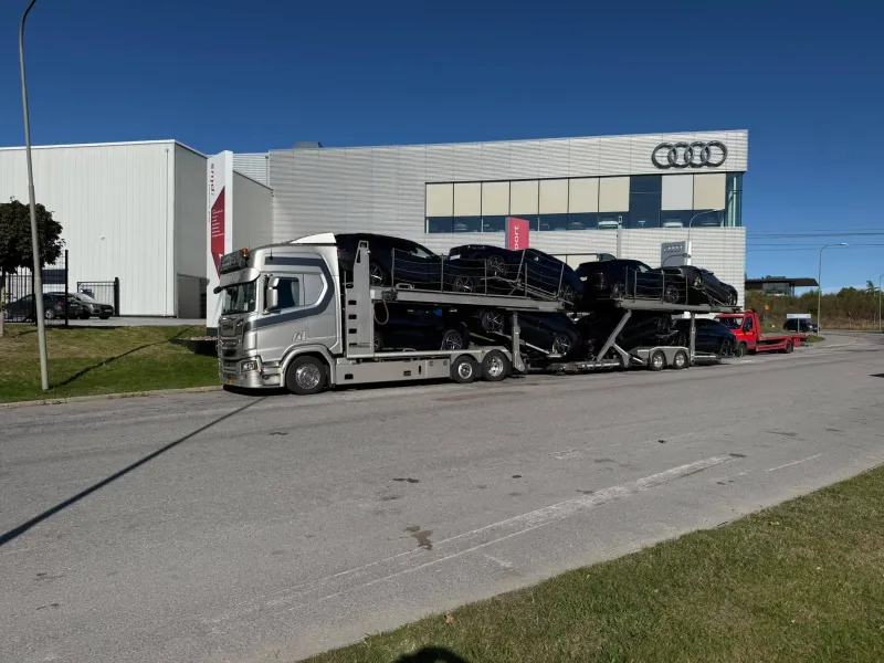 Auto geladen door Benedictus Transport Harkema